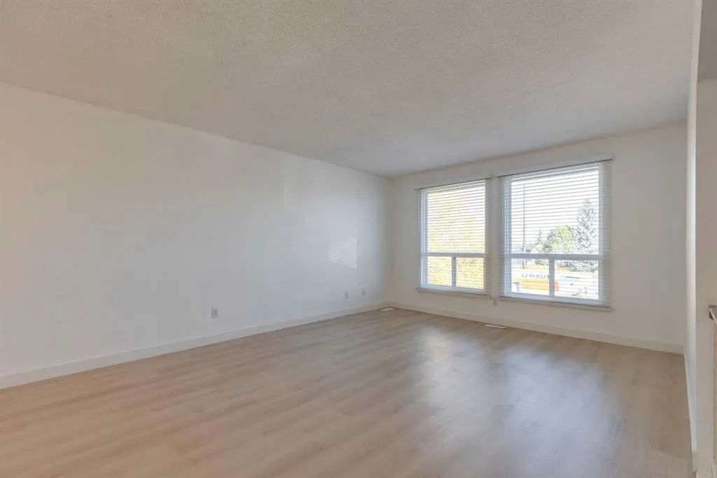 92 Bearberry Crescent NW