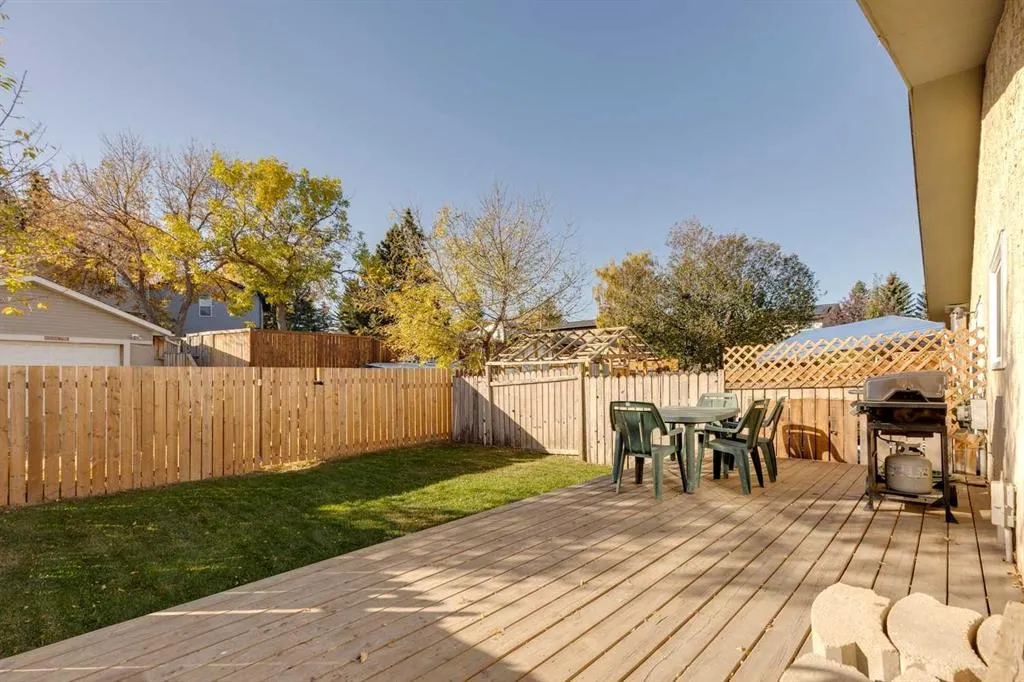 92 Bearberry Crescent NW
