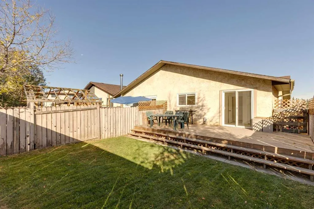 92 Bearberry Crescent NW