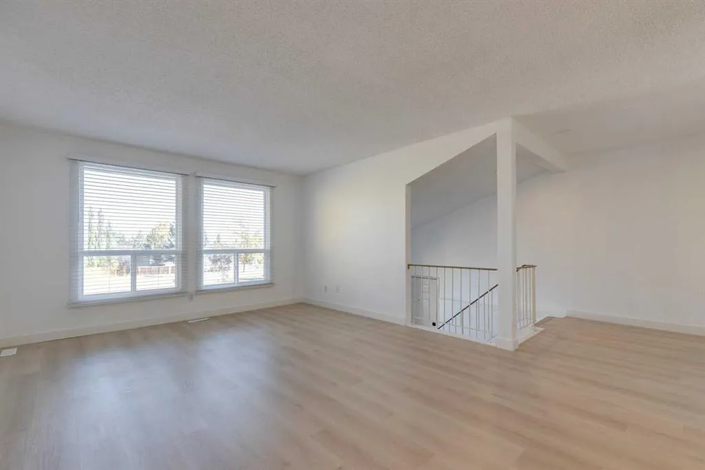 92 Bearberry Crescent NW