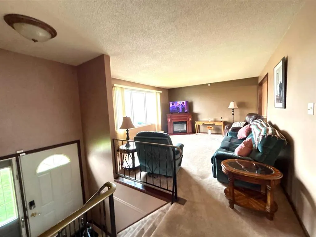 1923 Crestwood Drive SE