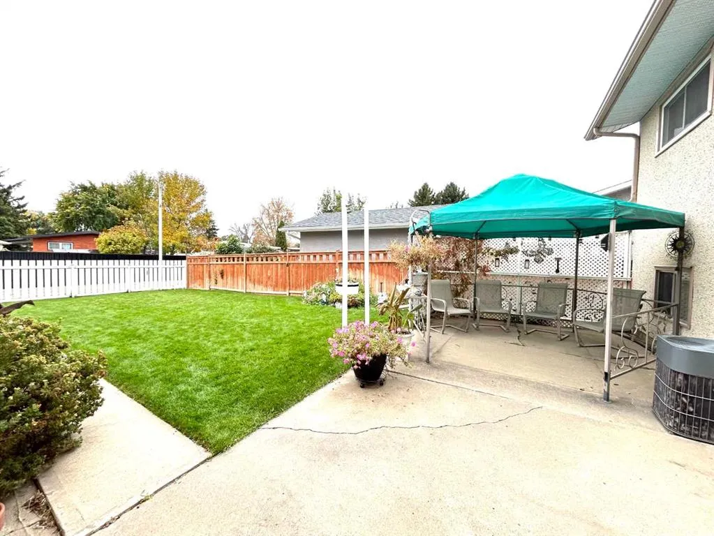 1923 Crestwood Drive SE