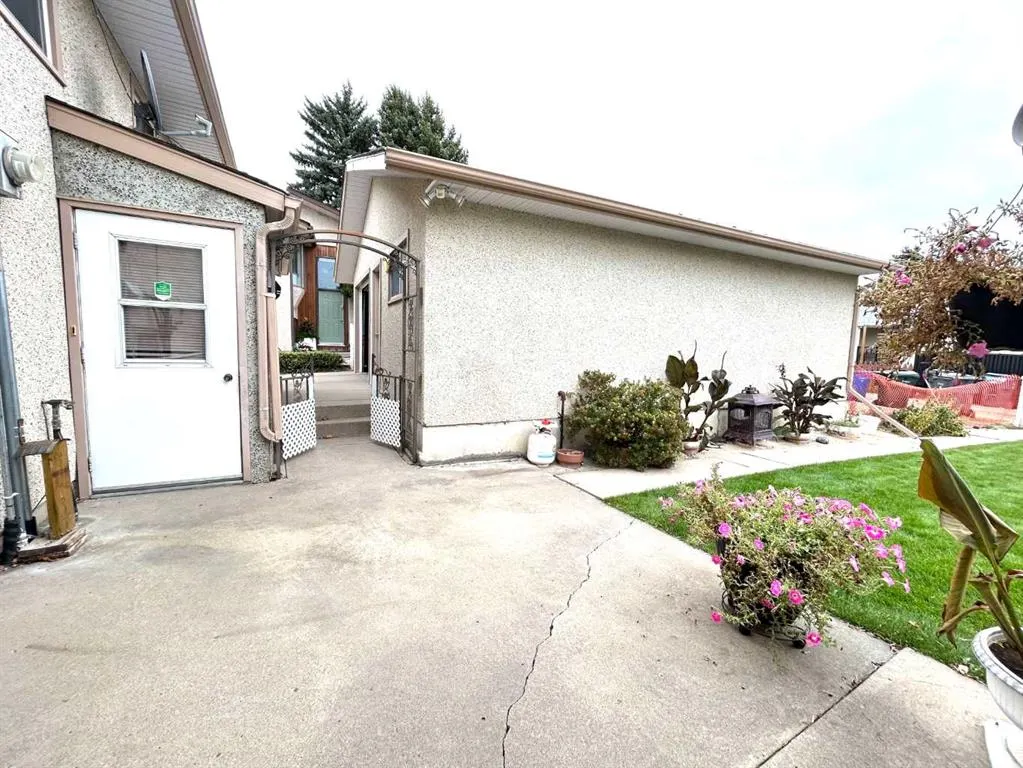 1923 Crestwood Drive SE
