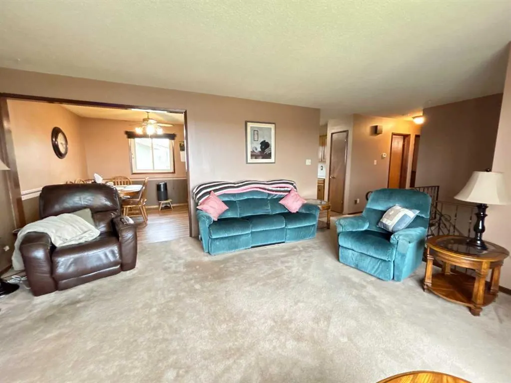 1923 Crestwood Drive SE