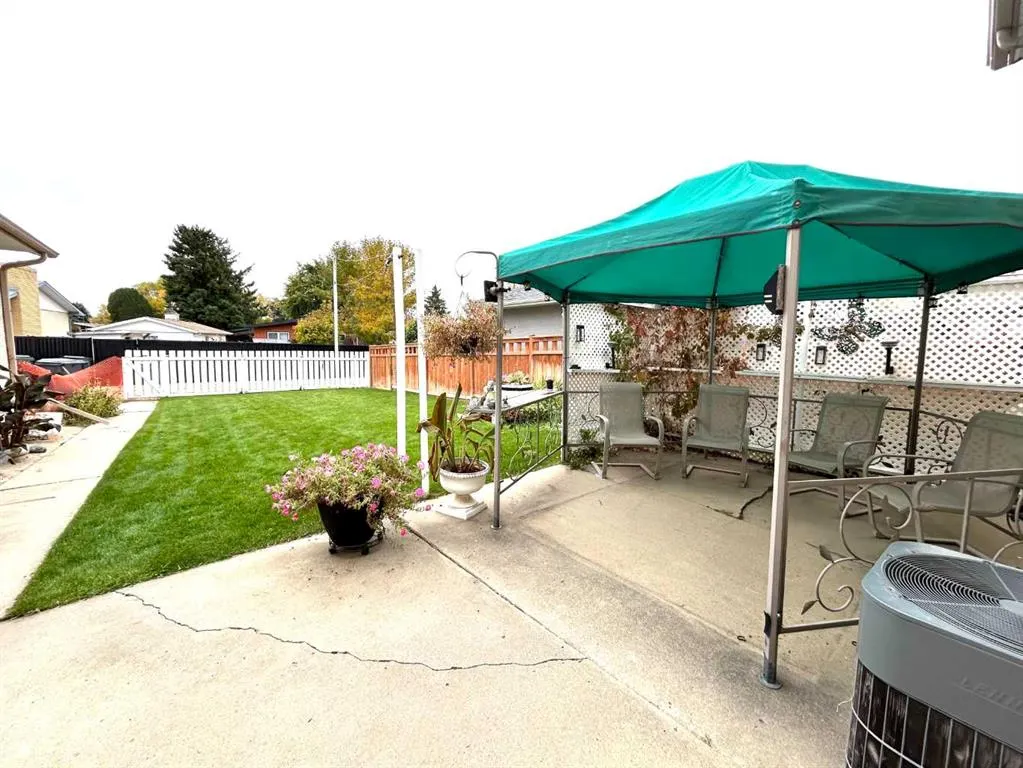 1923 Crestwood Drive SE