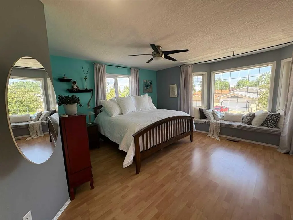 167 Mt Rundle Road W