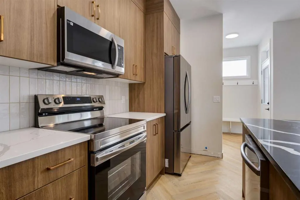 405 Clydesdale Avenue