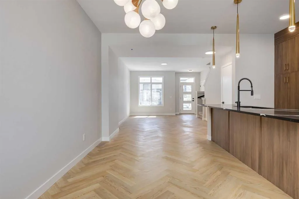 405 Clydesdale Avenue