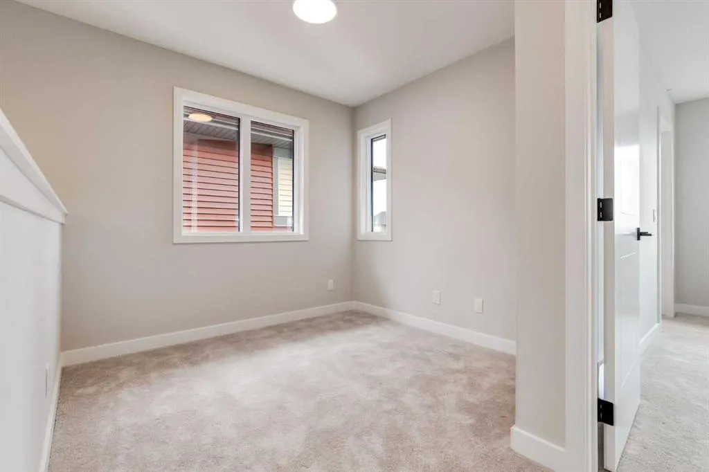 82 Agate Road
