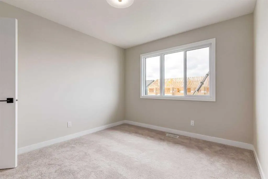 82 Agate Road
