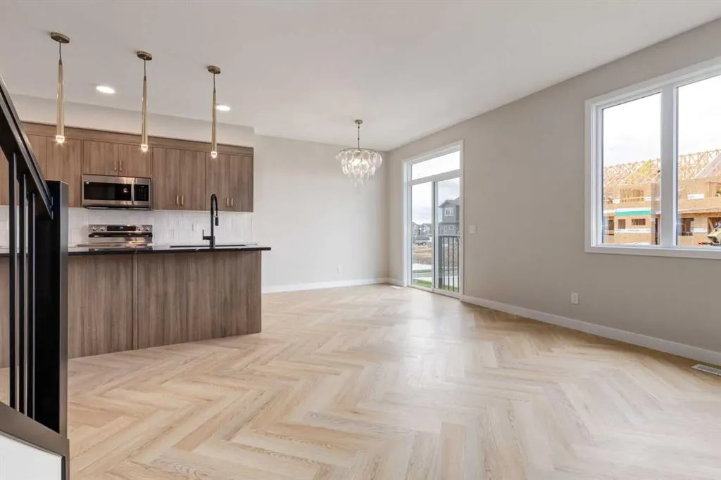 82 Agate Road