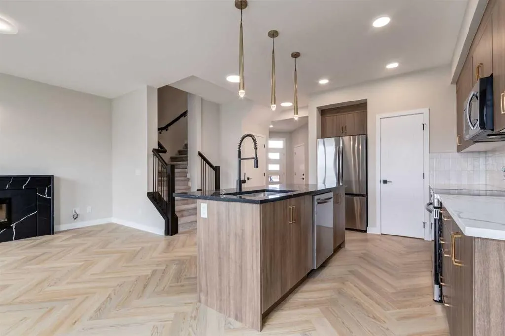 82 Agate Road