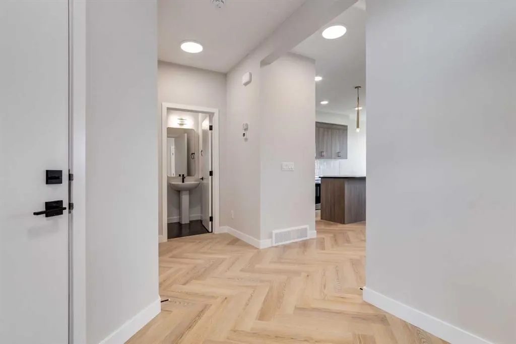82 Agate Road