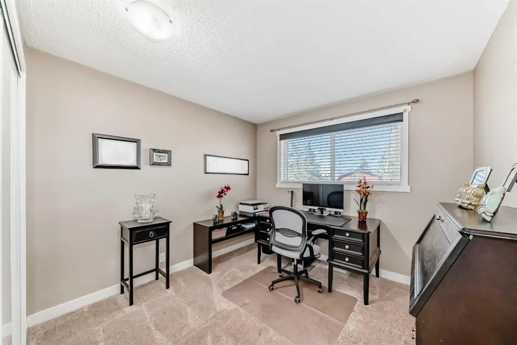 67 Sandstone Crescent SE