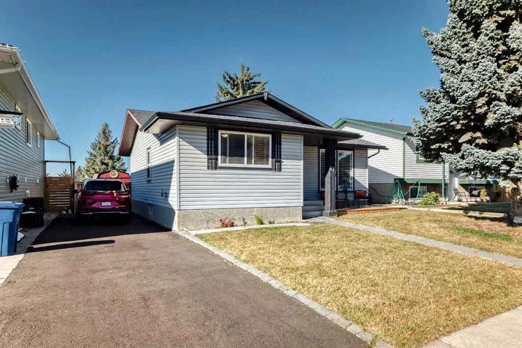 67 Sandstone Crescent SE