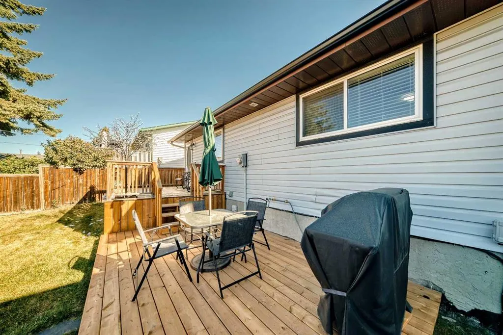 67 Sandstone Crescent SE
