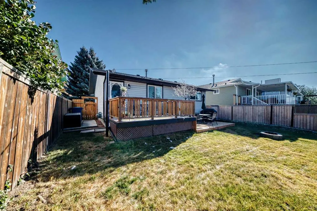 67 Sandstone Crescent SE