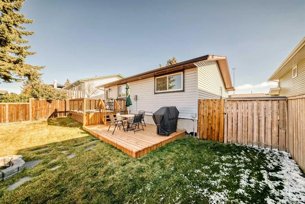 67 Sandstone Crescent SE