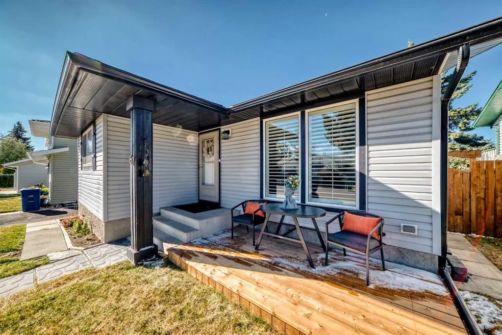 67 Sandstone Crescent SE