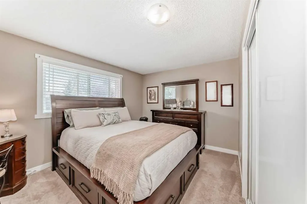 67 Sandstone Crescent SE