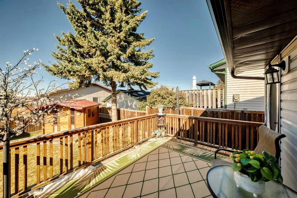 67 Sandstone Crescent SE