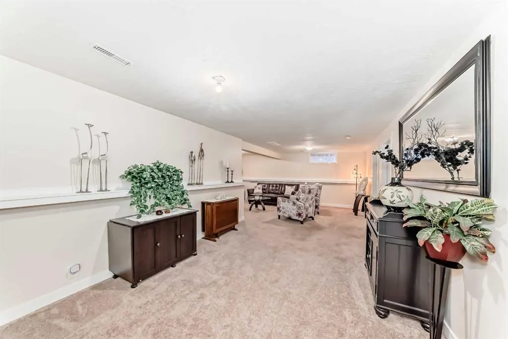 67 Sandstone Crescent SE