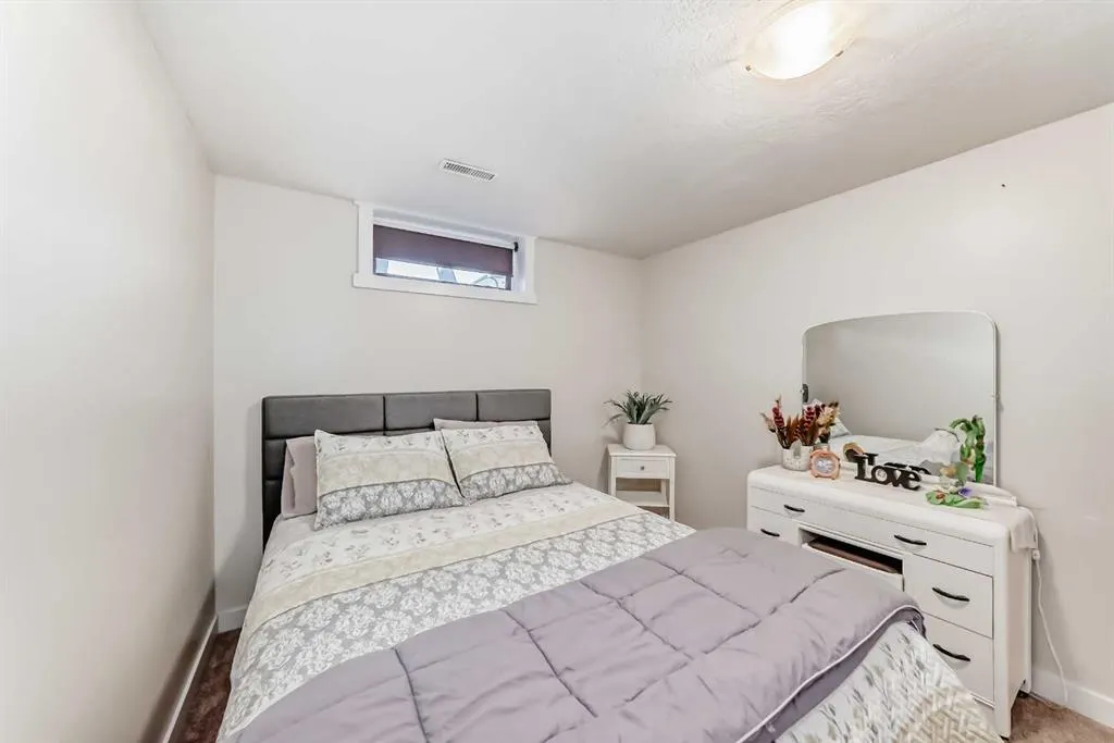 67 Sandstone Crescent SE