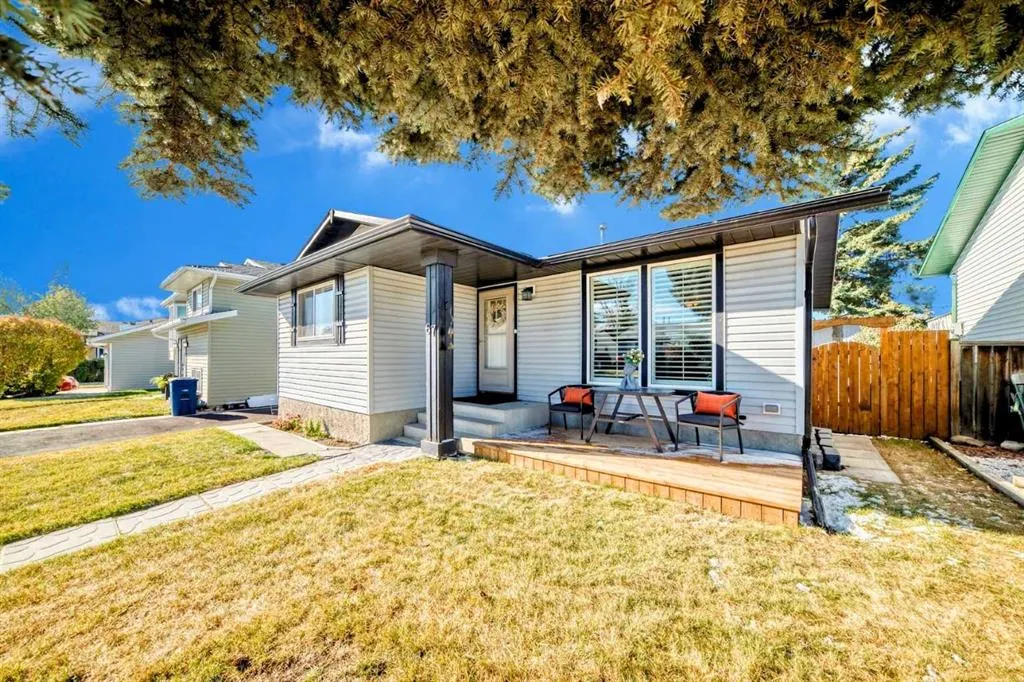67 Sandstone Crescent SE
