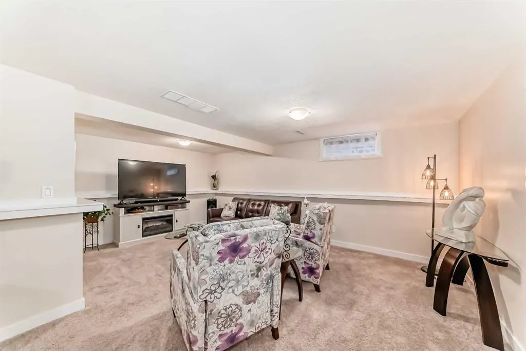 67 Sandstone Crescent SE