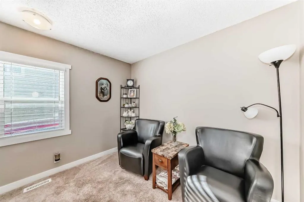 67 Sandstone Crescent SE
