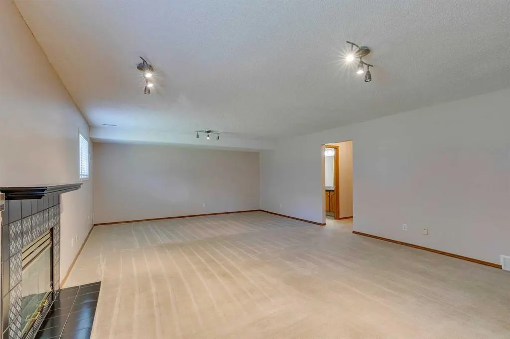 372 Millrise Drive SW