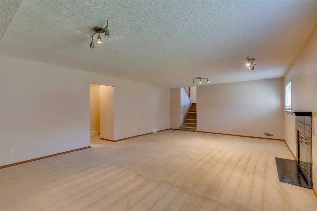 372 Millrise Drive SW