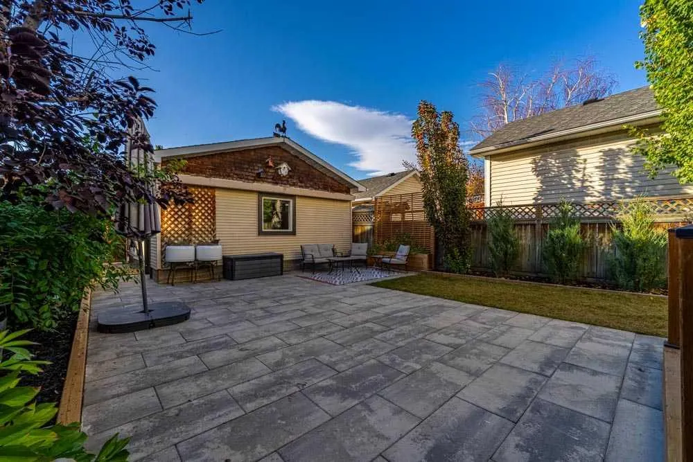 142 Prestwick Crescent SE