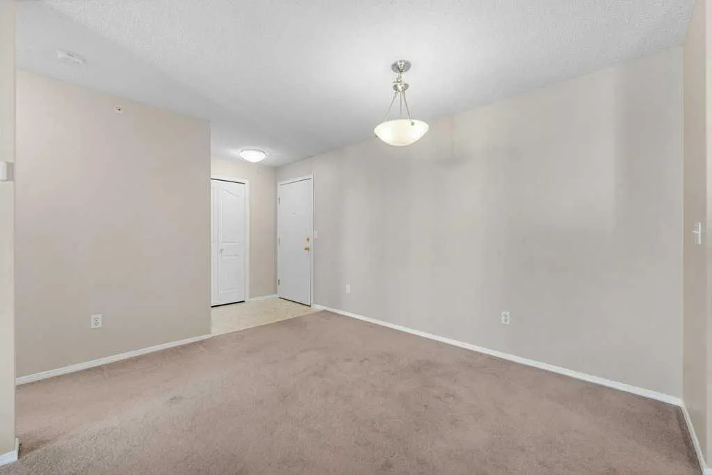 17 Country Village Bay NE, #1410
