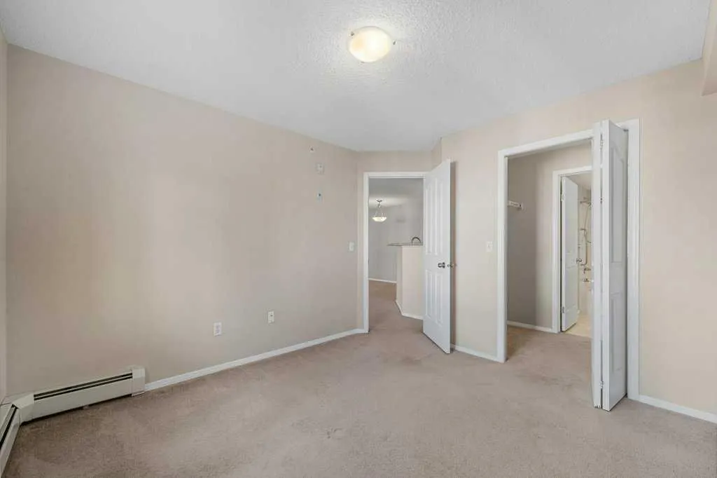 17 Country Village Bay NE, #1410