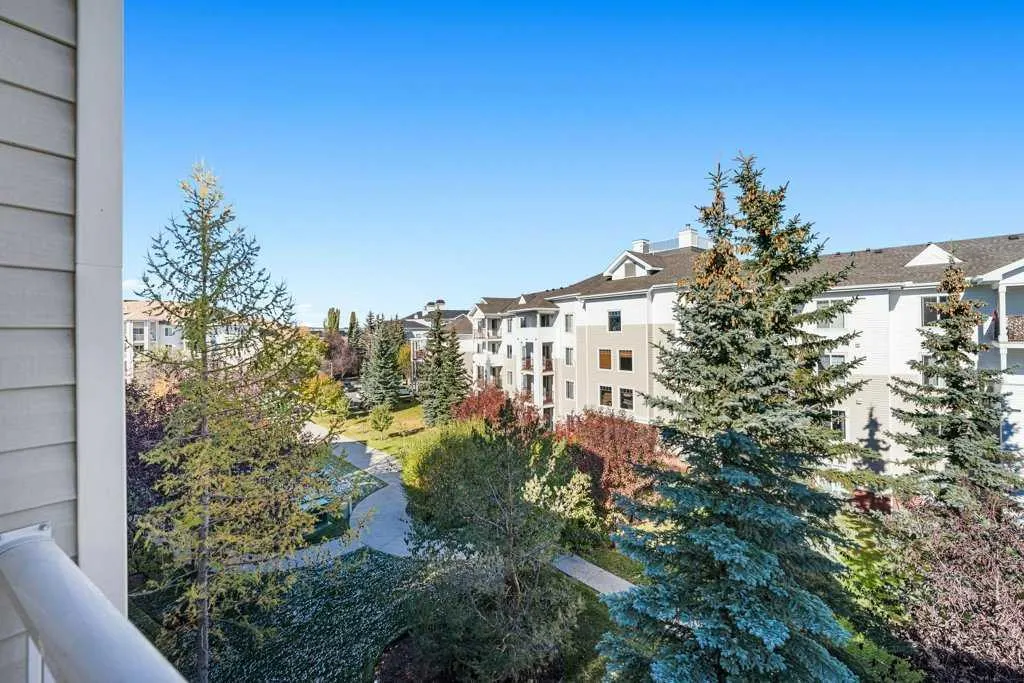 17 Country Village Bay NE, #1410