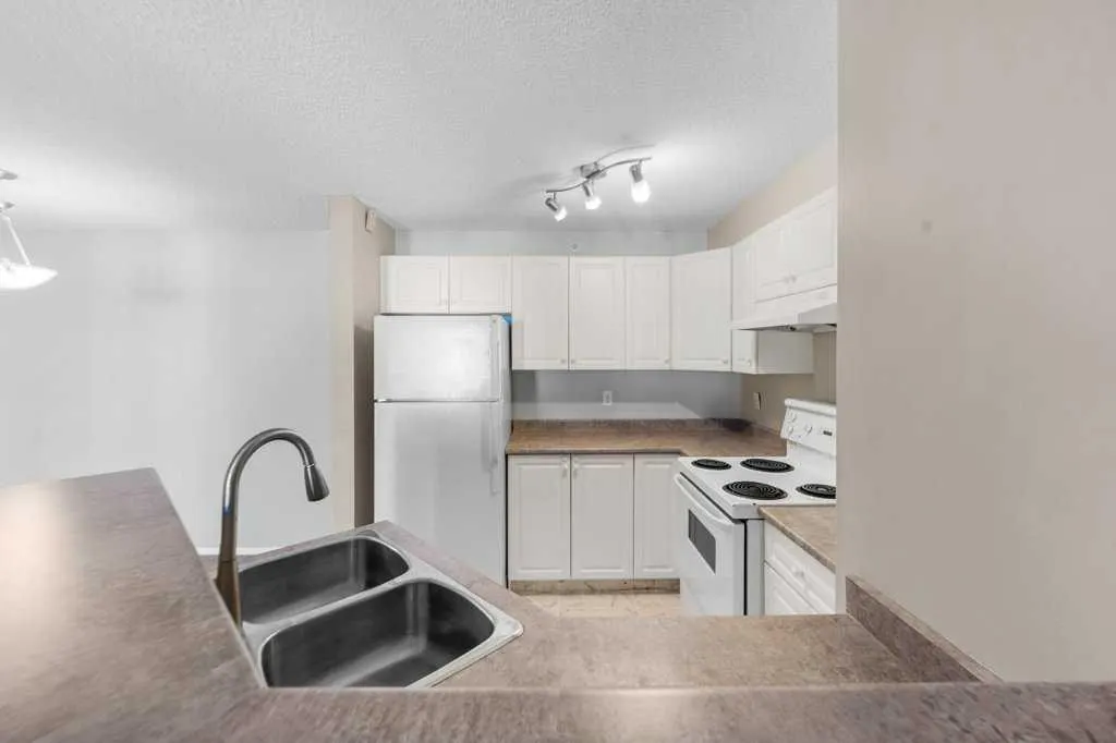 17 Country Village Bay NE, #1410