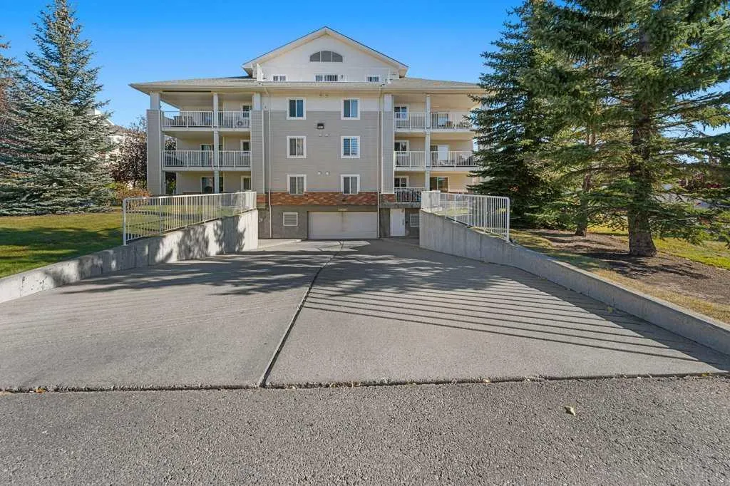 17 Country Village Bay NE, #1410