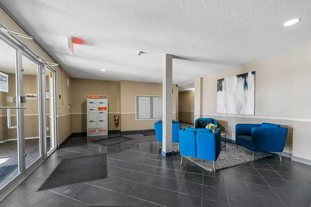 17 Country Village Bay NE, #1410