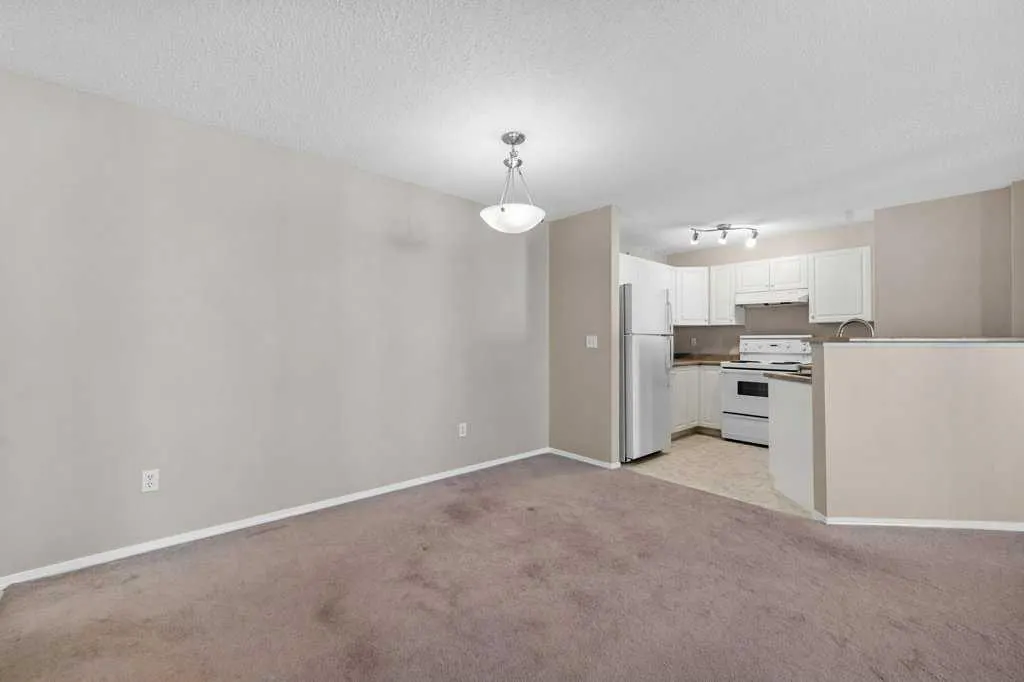 17 Country Village Bay NE, #1410