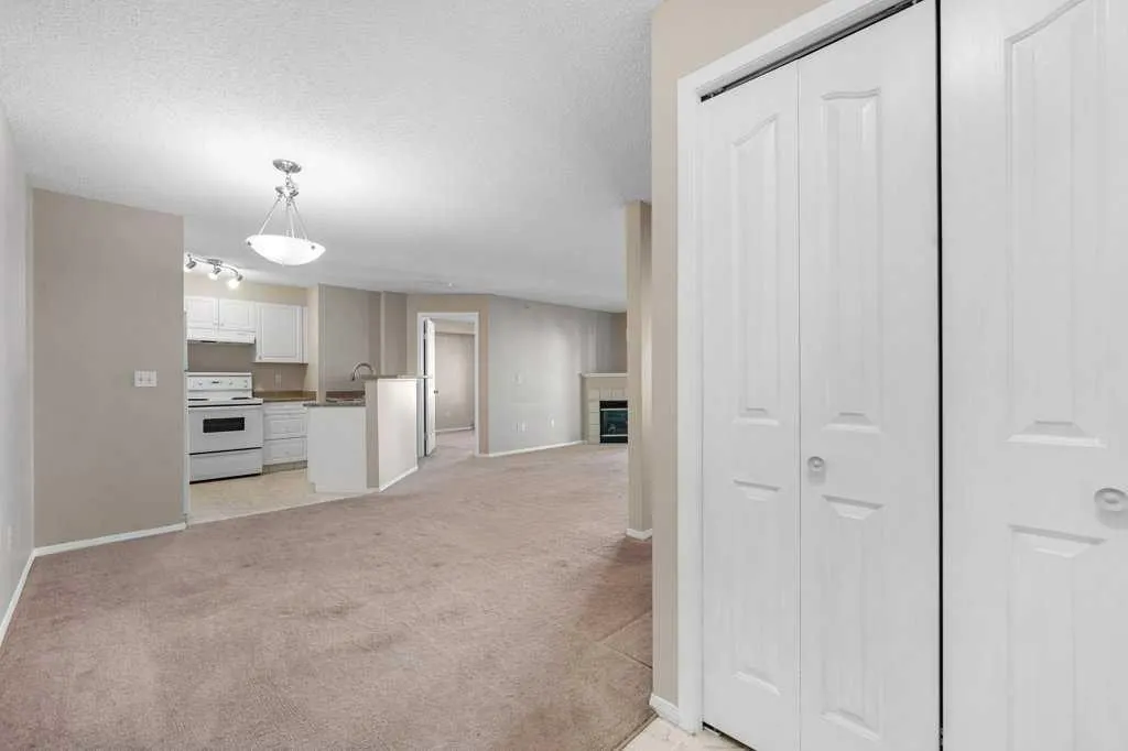 17 Country Village Bay NE, #1410