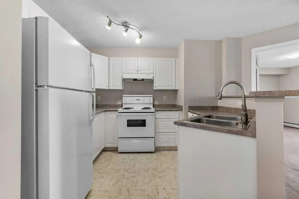 17 Country Village Bay NE, #1410