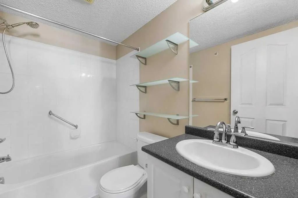 17 Country Village Bay NE, #1410