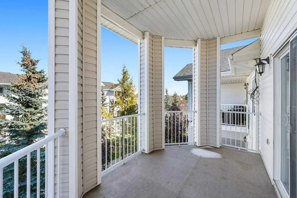 17 Country Village Bay NE, #1410