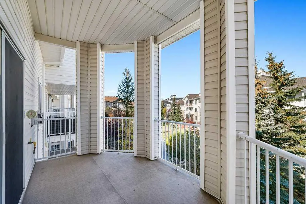 17 Country Village Bay NE, #1410
