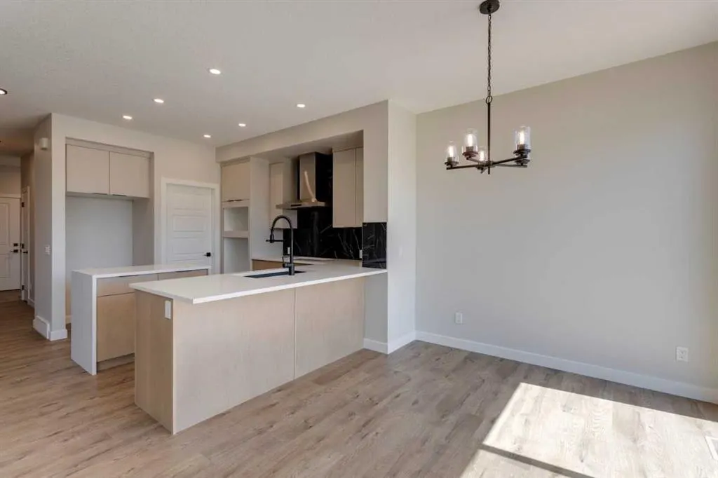 11 Lewiston View NE