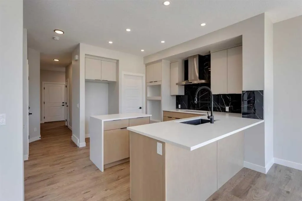 11 Lewiston View NE