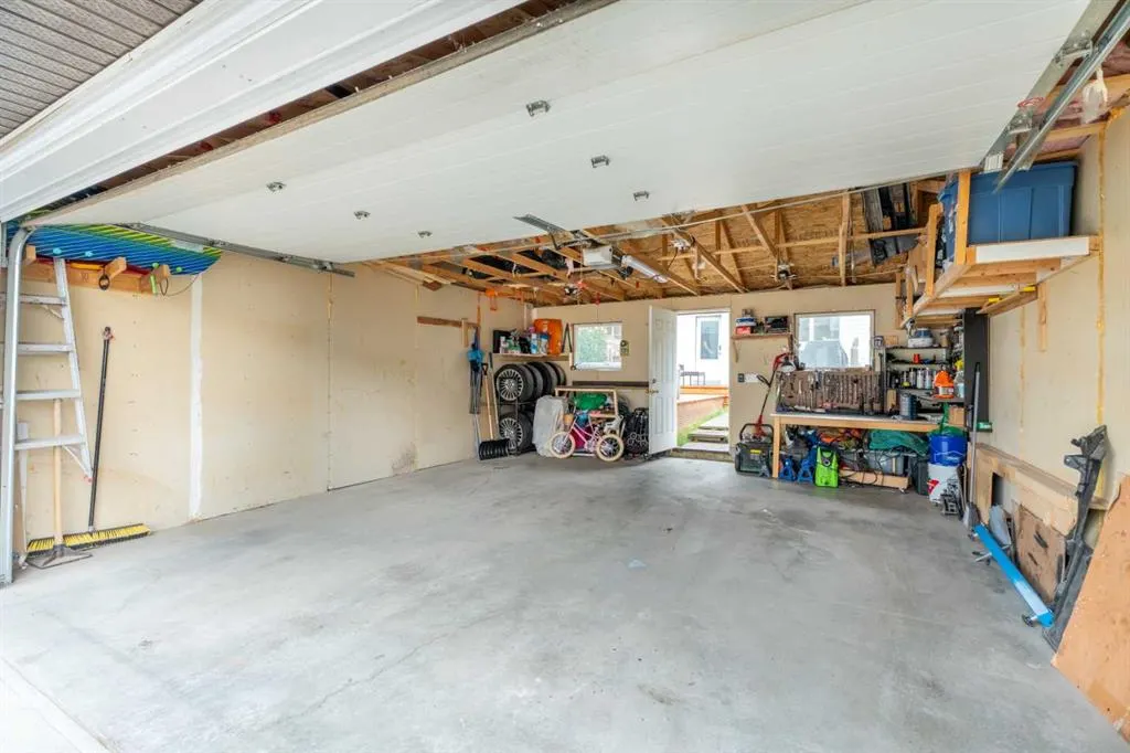 242 Elgin Place SE