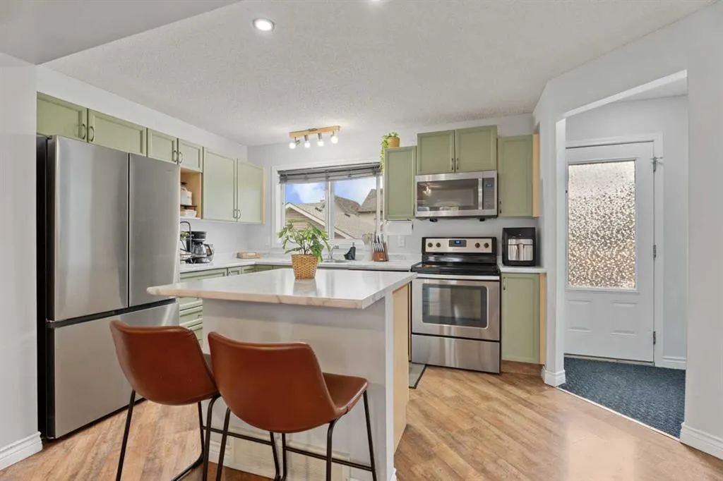 242 Elgin Place SE