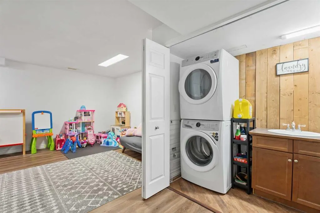 242 Elgin Place SE